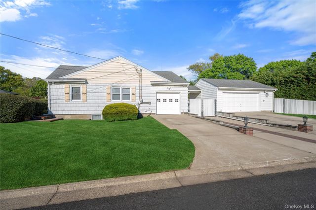 1005 3rd Street, West Babylon, NY 11704