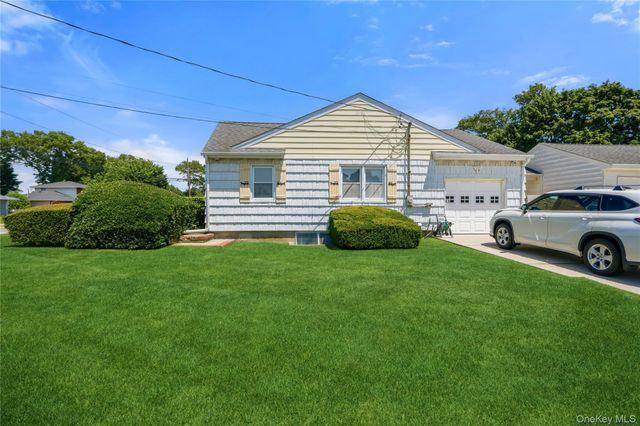 1005 3rd Street, West Babylon, NY 11704