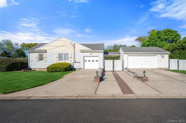 1005 3rd Street, West Babylon, NY 11704