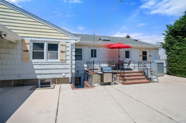 1005 3rd Street, West Babylon, NY 11704