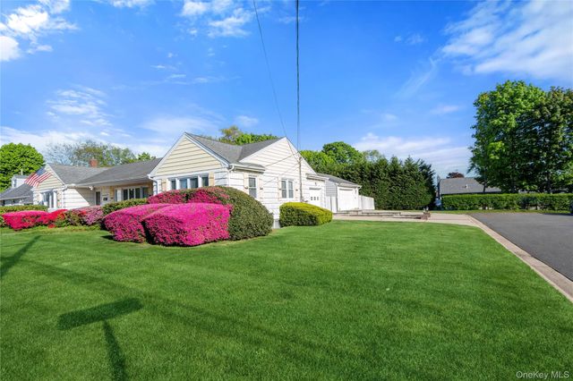 1005 3rd Street, West Babylon, NY 11704