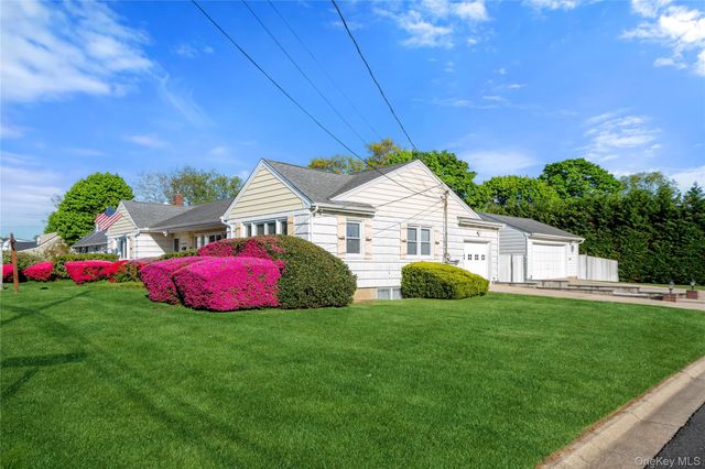 1005 3rd Street, West Babylon, NY 11704