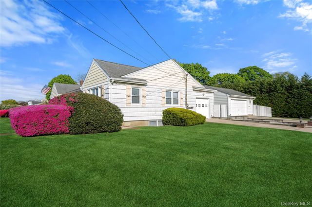 1005 3rd Street, West Babylon, NY 11704