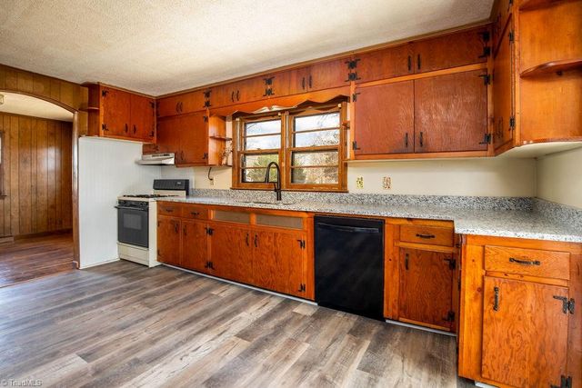 1616 Lucas Avenue, Greensboro, NC 27405