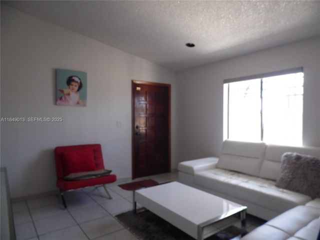 1695 W 6th Avenue, Hialeah, FL 33010