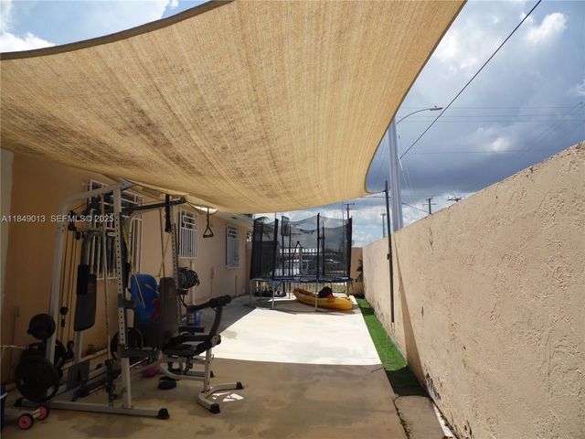 1695 W 6th Avenue, Hialeah, FL 33010