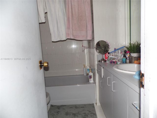 1695 W 6th Avenue, Hialeah, FL 33010