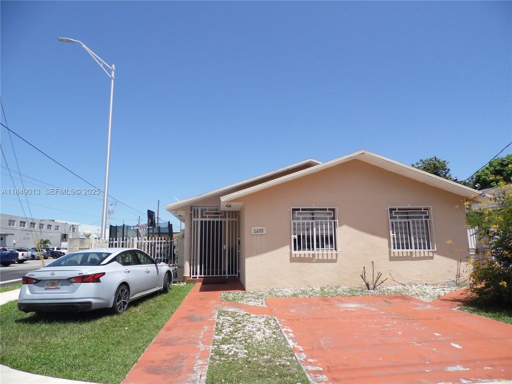 1695 W 6th Avenue, Hialeah, FL 33010