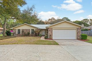 4 Lake Lorraine Circle, Shalimar, FL 32579