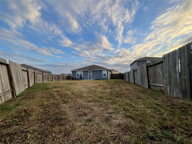 5739 Rainbow Road, Baytown, TX 77523