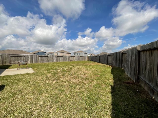 5739 Rainbow Road, Baytown, TX 77523