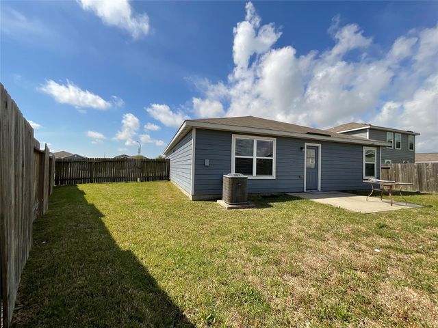 5739 Rainbow Road, Baytown, TX 77523