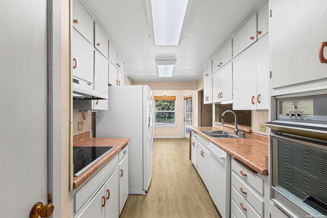 212 NATIONAL BLVD, Universal City, TX 78148