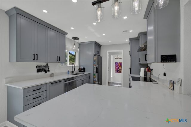 96 W Hampton Drive, Seguin, TX 78155