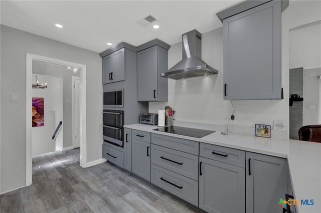 96 W Hampton Drive, Seguin, TX 78155