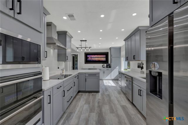 96 W Hampton Drive, Seguin, TX 78155
