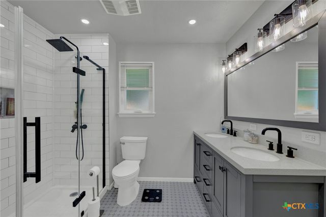 96 W Hampton Drive, Seguin, TX 78155