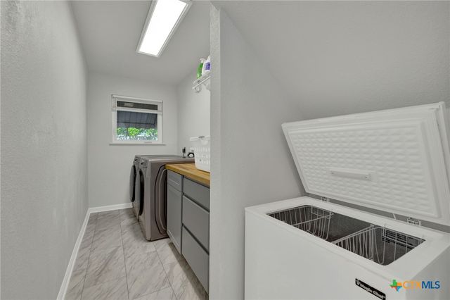 96 W Hampton Drive, Seguin, TX 78155