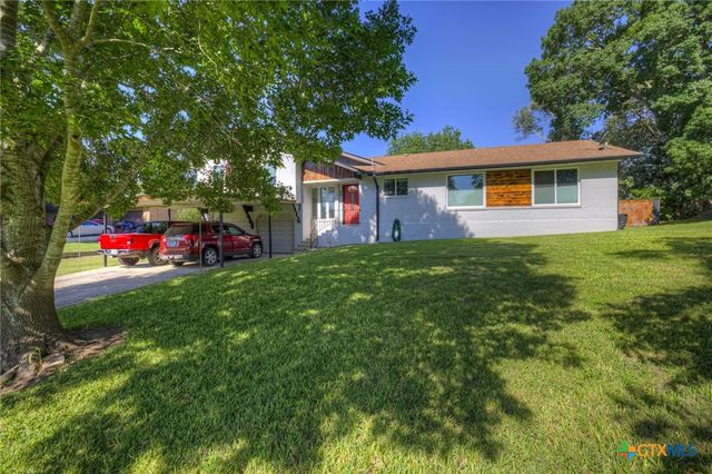 96 W Hampton Drive, Seguin, TX 78155