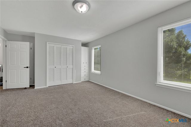 96 W Hampton Drive, Seguin, TX 78155