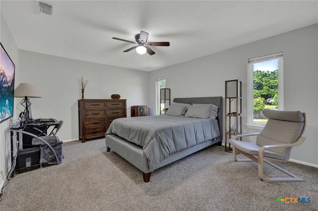 96 W Hampton Drive, Seguin, TX 78155