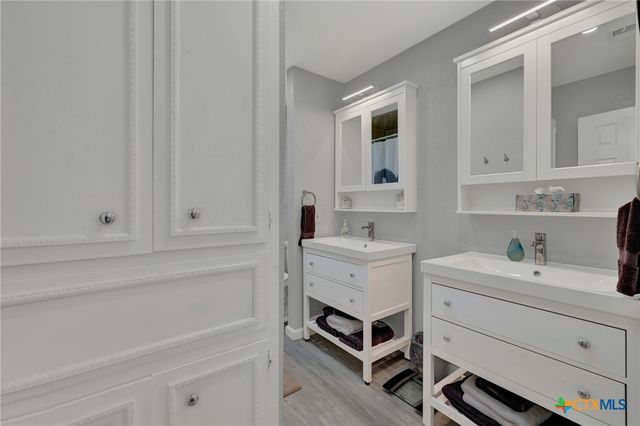 96 W Hampton Drive, Seguin, TX 78155
