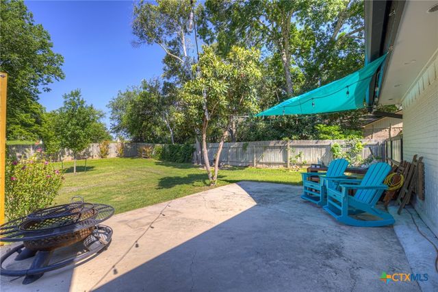 96 W Hampton Drive, Seguin, TX 78155