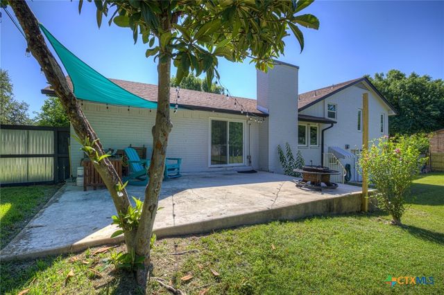 96 W Hampton Drive, Seguin, TX 78155