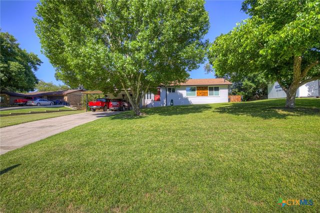 96 W Hampton Drive, Seguin, TX 78155