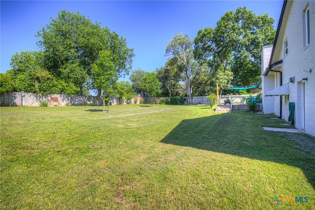 96 W Hampton Drive, Seguin, TX 78155