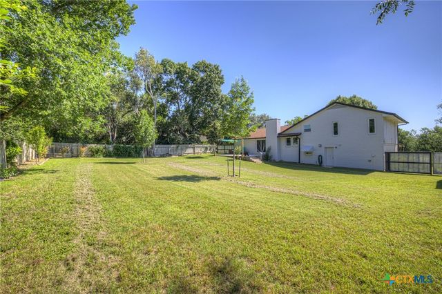 96 W Hampton Drive, Seguin, TX 78155