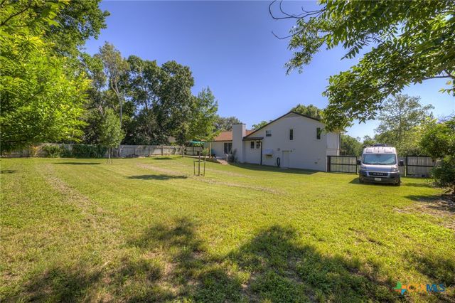 96 W Hampton Drive, Seguin, TX 78155