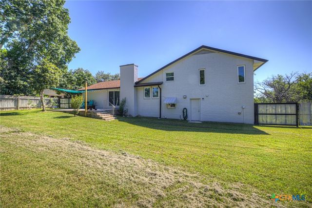 96 W Hampton Drive, Seguin, TX 78155