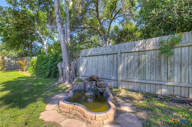 96 W Hampton Drive, Seguin, TX 78155