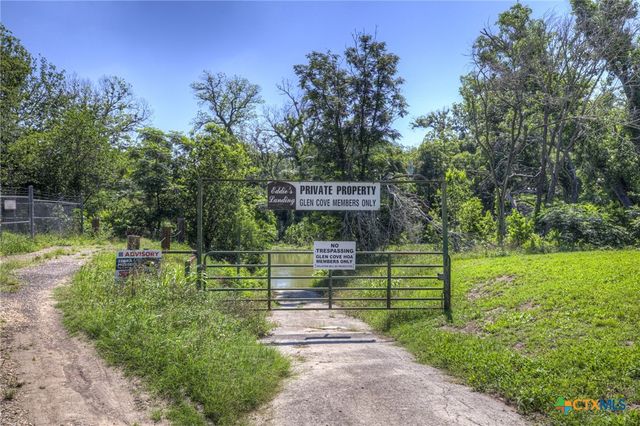 96 W Hampton Drive, Seguin, TX 78155