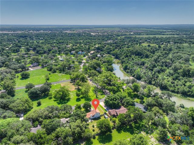96 W Hampton Drive, Seguin, TX 78155