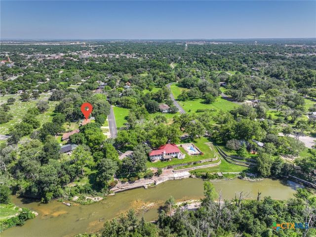 96 W Hampton Drive, Seguin, TX 78155