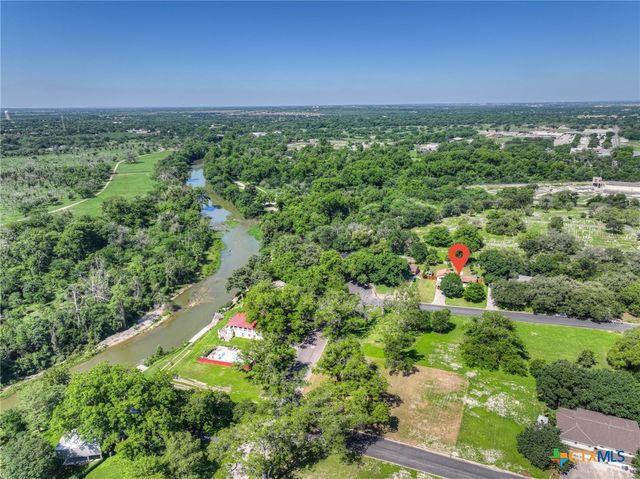 96 W Hampton Drive, Seguin, TX 78155