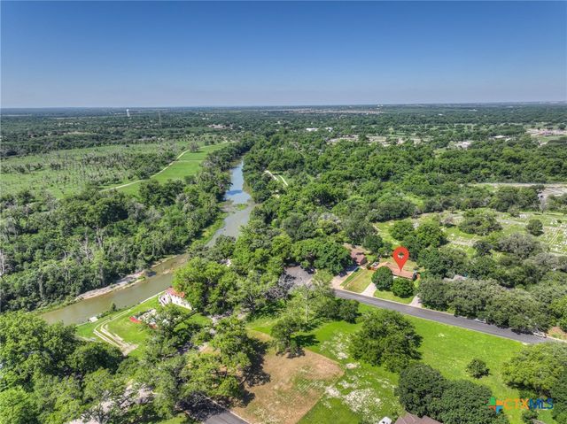 96 W Hampton Drive, Seguin, TX 78155
