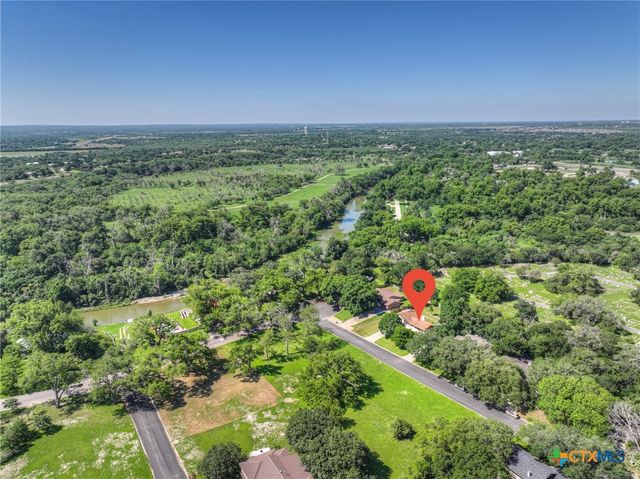 96 W Hampton Drive, Seguin, TX 78155