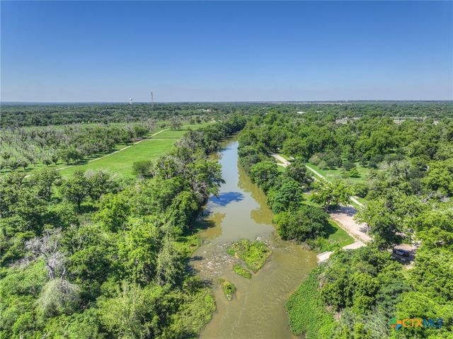 96 W Hampton Drive, Seguin, TX 78155
