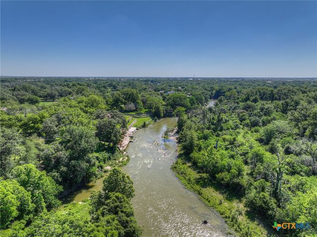 96 W Hampton Drive, Seguin, TX 78155
