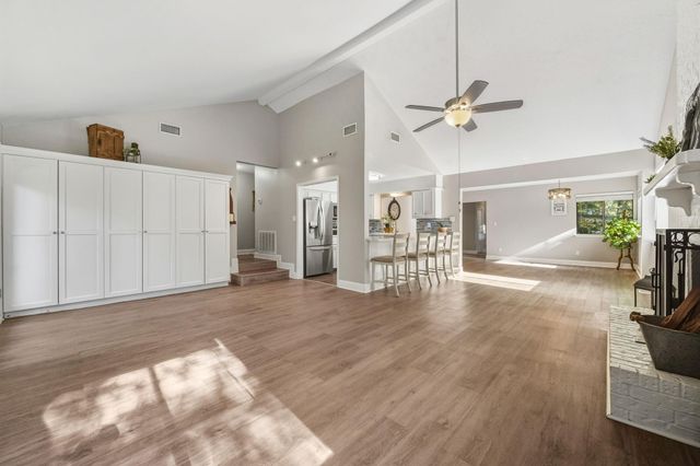 141 White Oak Street, Point Blank, TX 77364