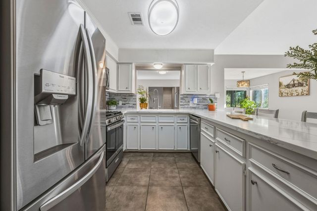 141 White Oak Street, Point Blank, TX 77364