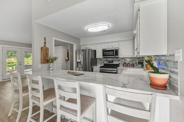 141 White Oak Street, Point Blank, TX 77364