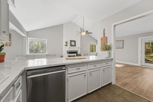 141 White Oak Street, Point Blank, TX 77364