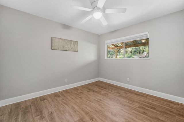 141 White Oak Street, Point Blank, TX 77364