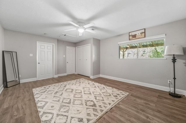 141 White Oak Street, Point Blank, TX 77364