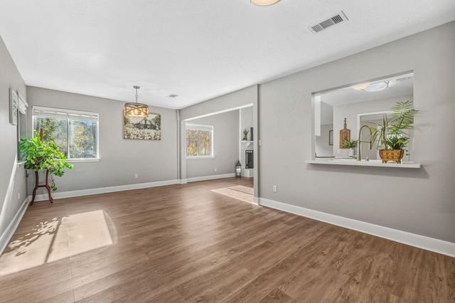 141 White Oak Street, Point Blank, TX 77364