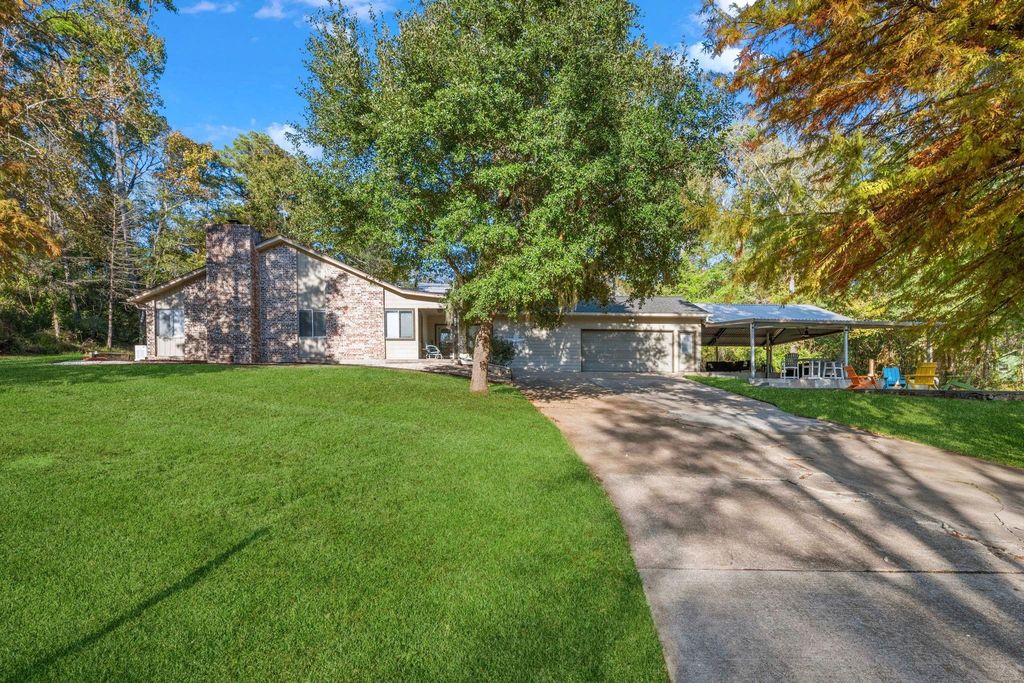 141 White Oak Street, Point Blank, TX 77364